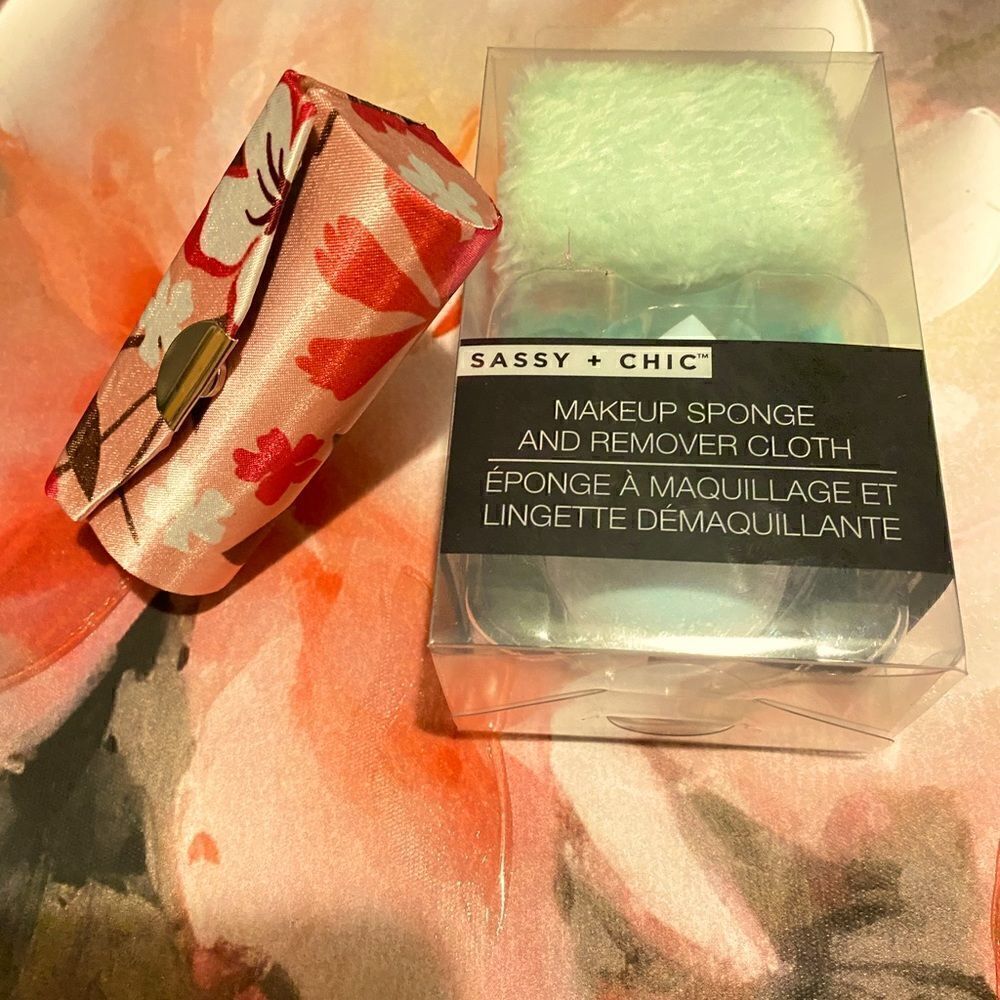 🛍️Sassy +Chic Makeup Sponge and Remover Cloth & Lipstick 💄 Case 🛍️
